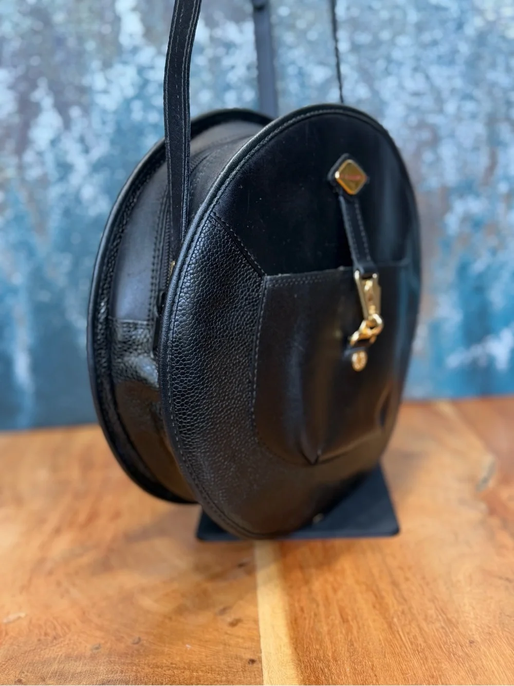 I Santi Milano 1980’s Rare Old Money Made in Italy Black Leather Canteen Bag